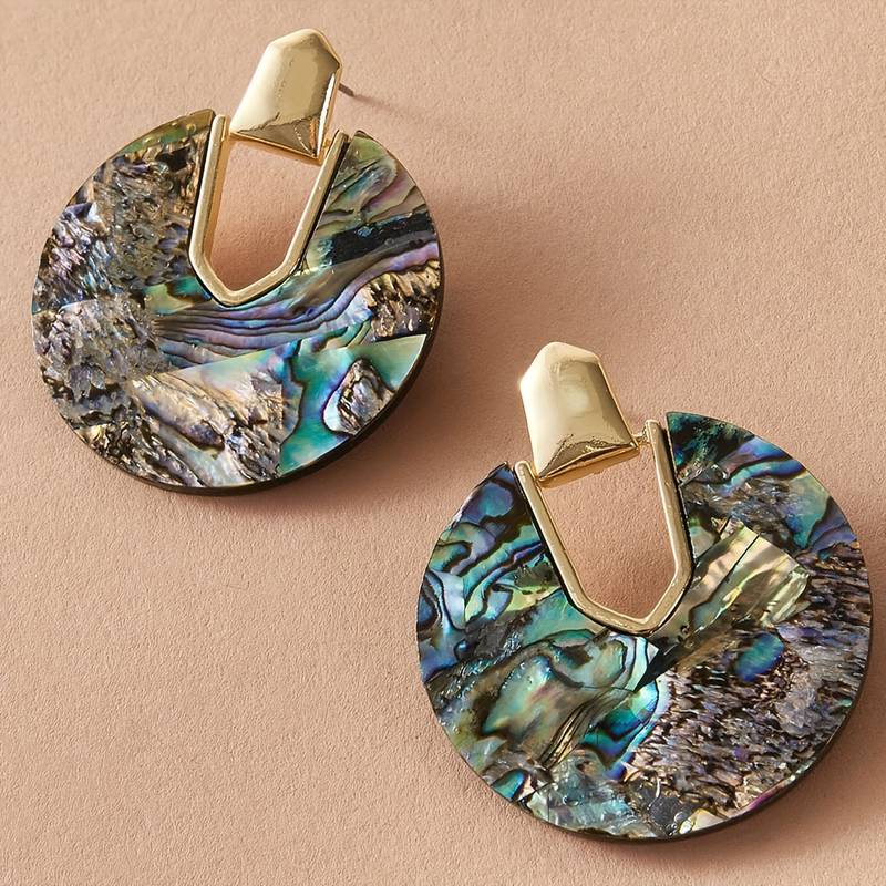 Round shape shell dangle earrings