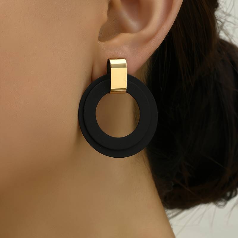 Black round  stud earrings