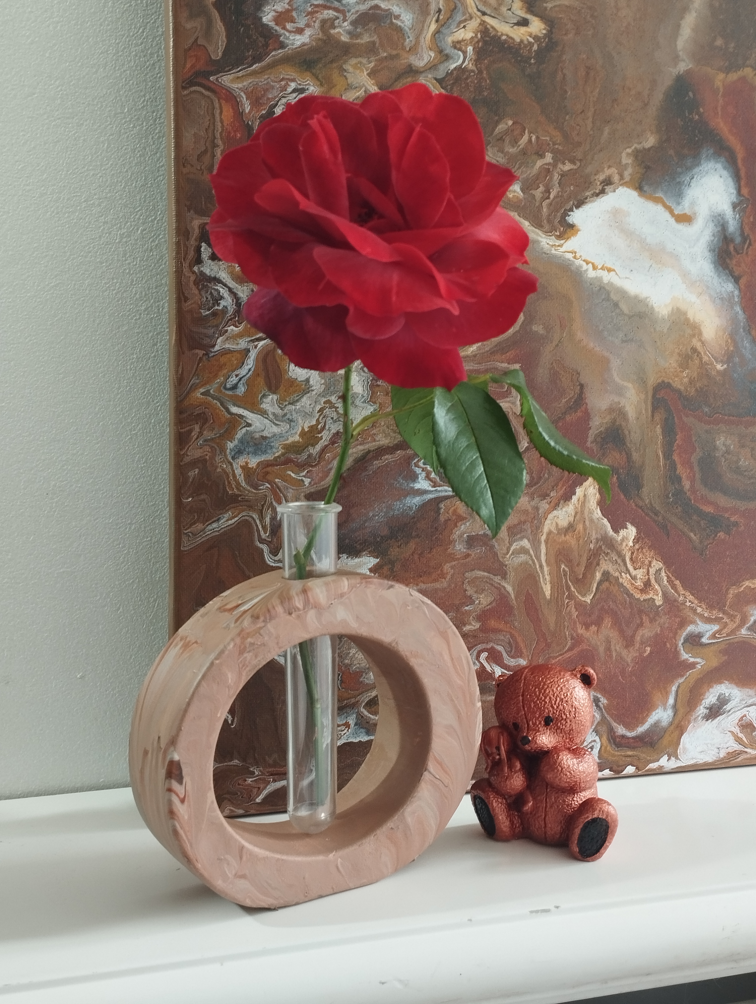 Artistic brown swirl vase