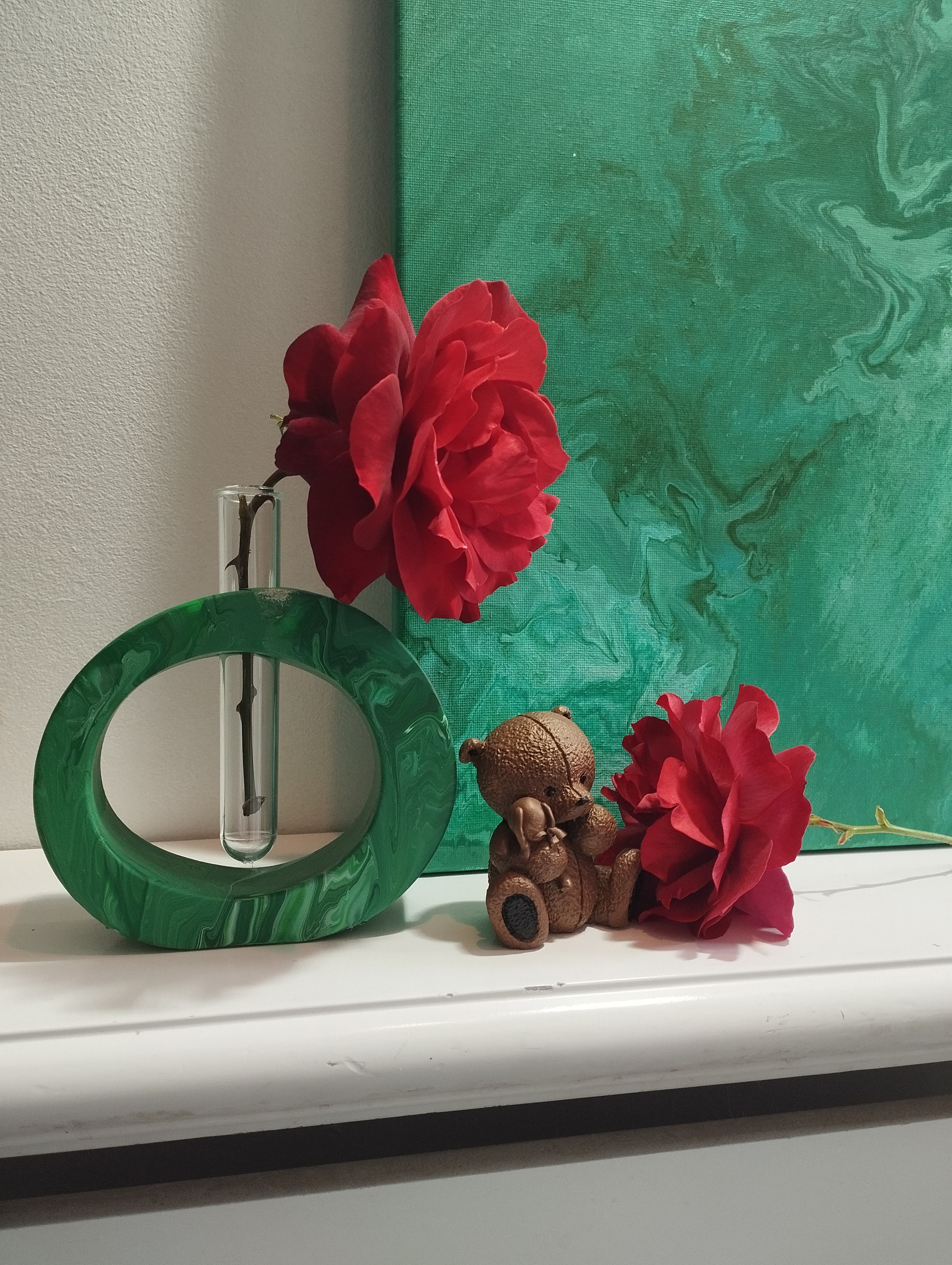 Elegant green circular vase