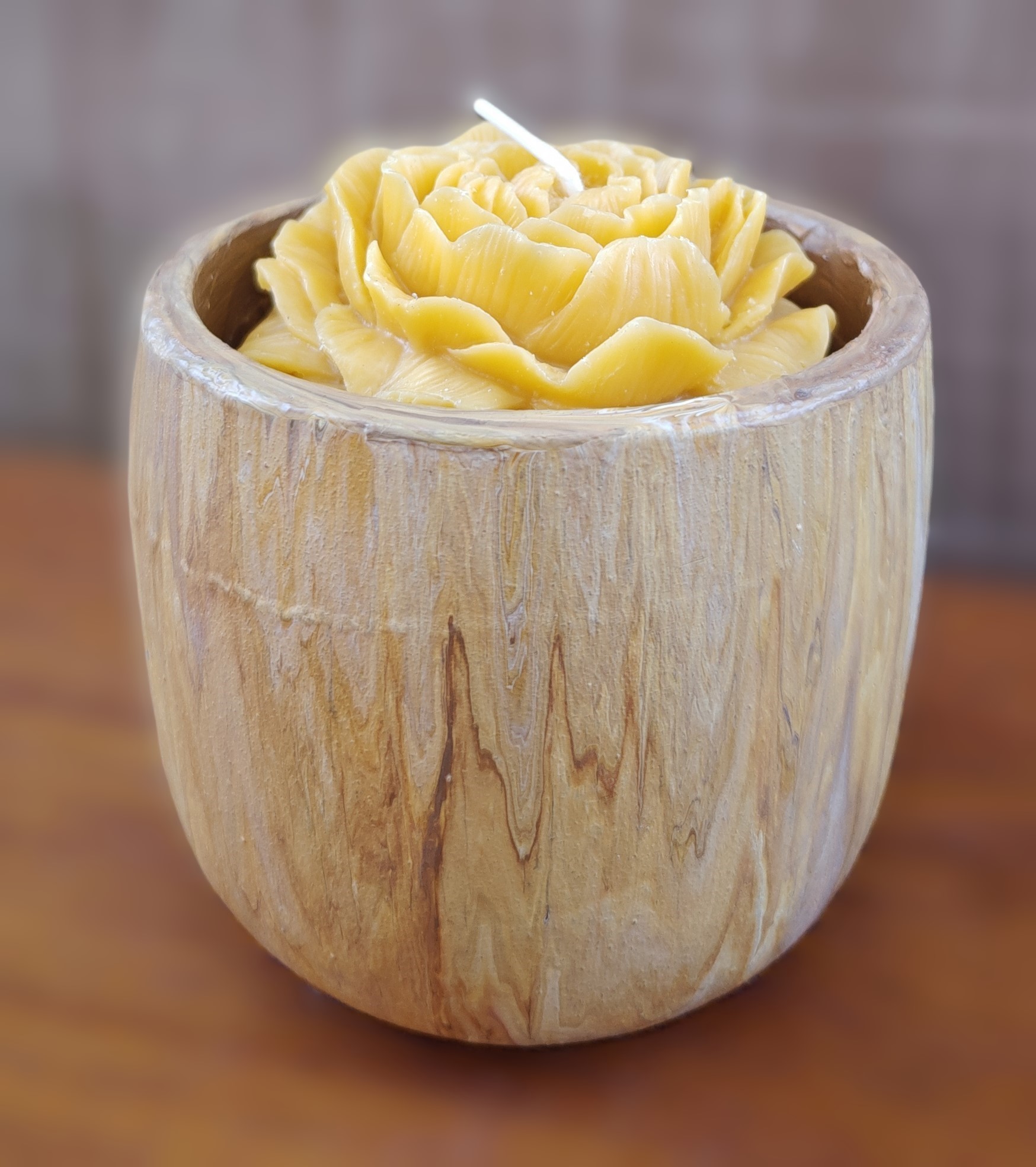  ceramic wooden effect pot with carved candle