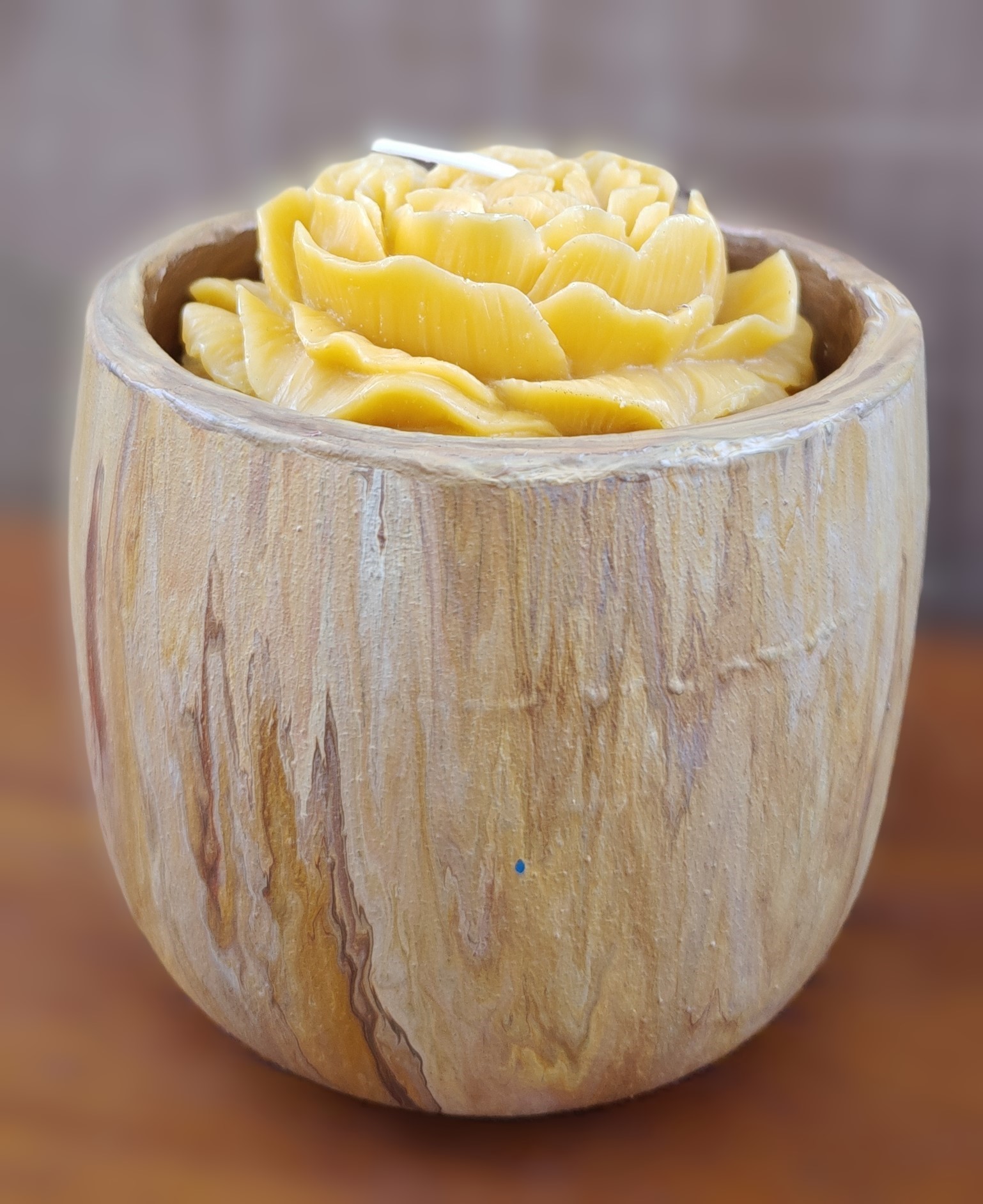  ceramic wooden effect pot with carved candle