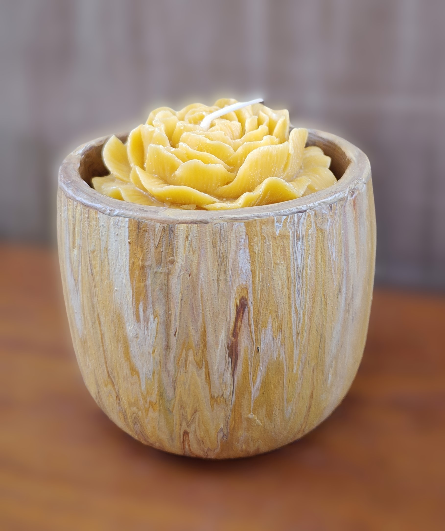  ceramic wooden effect pot with carved candle
