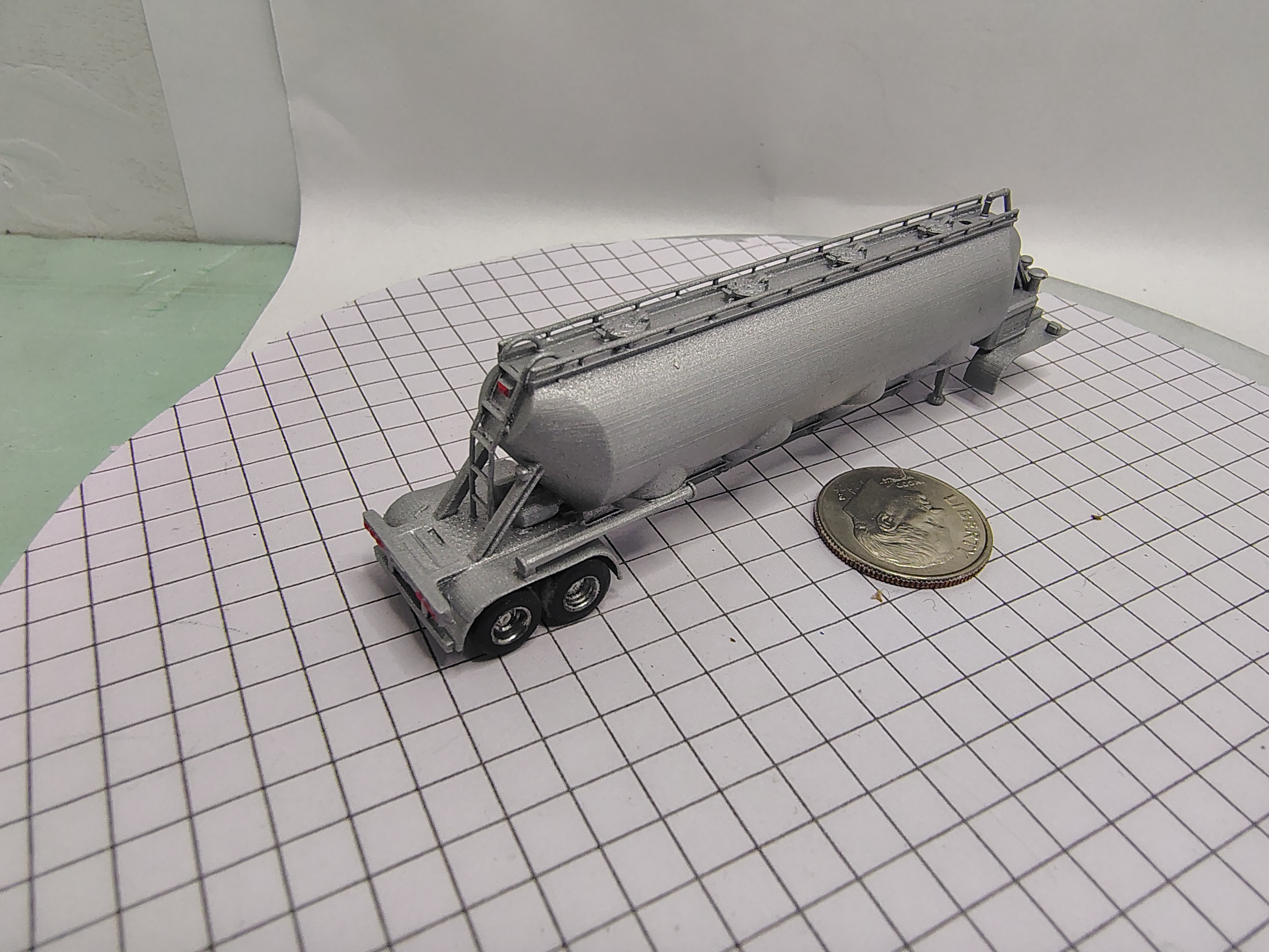 N Scale 4 Bay Dry Bulk Trailer