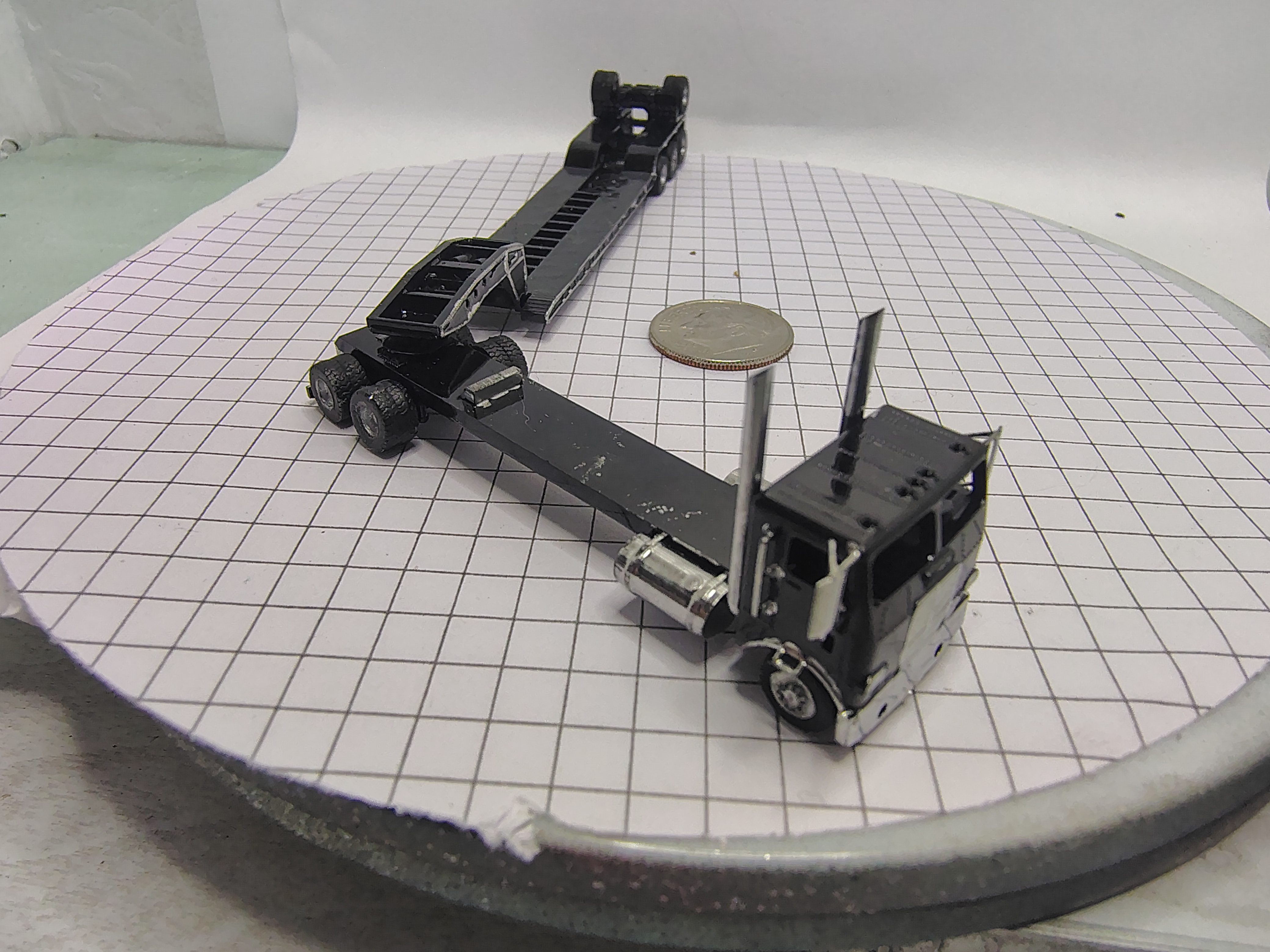 N Scale Freightliner Stretch Daycab With Lowboy 