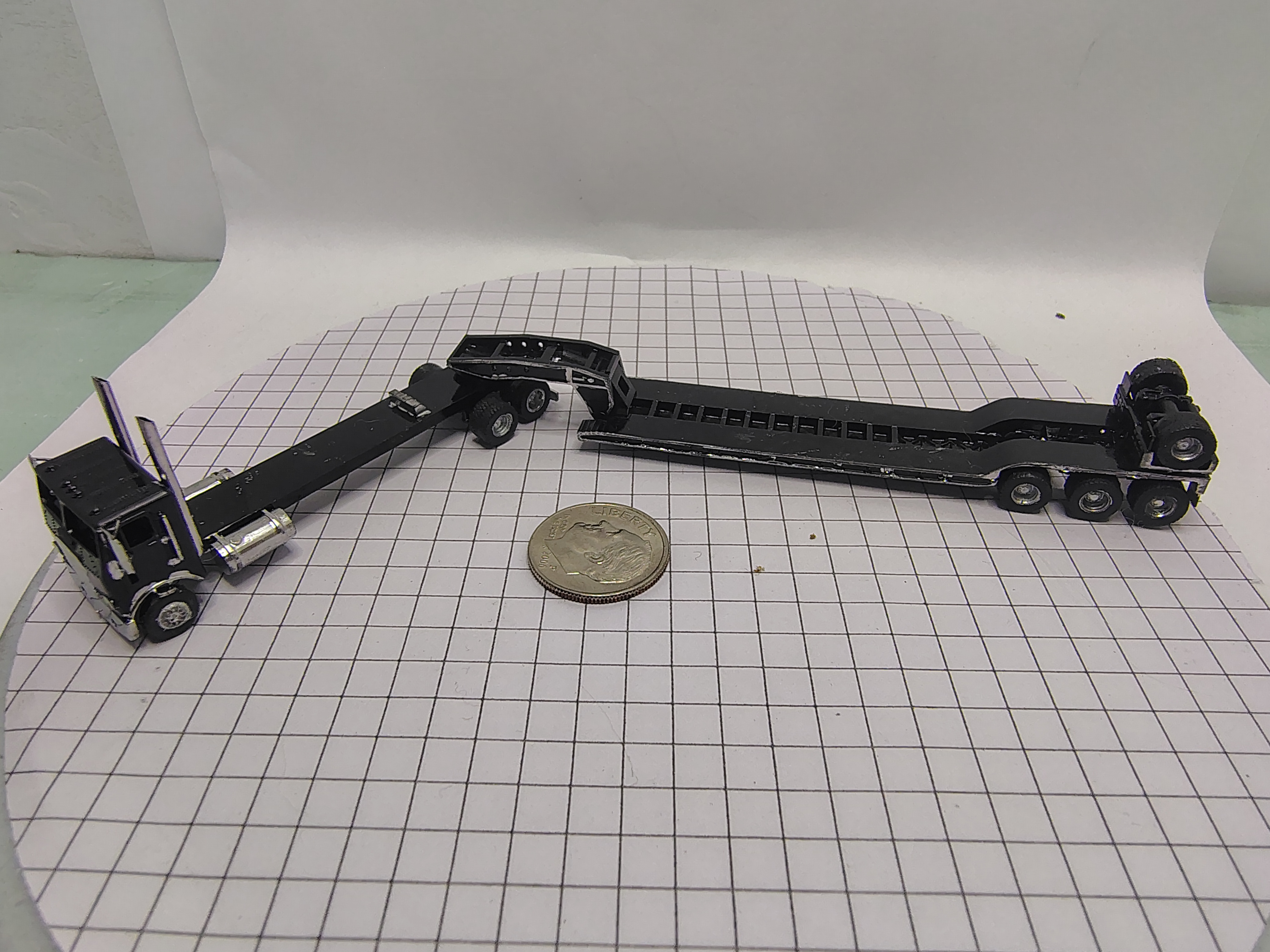 N Scale Freightliner Stretch Daycab With Lowboy 