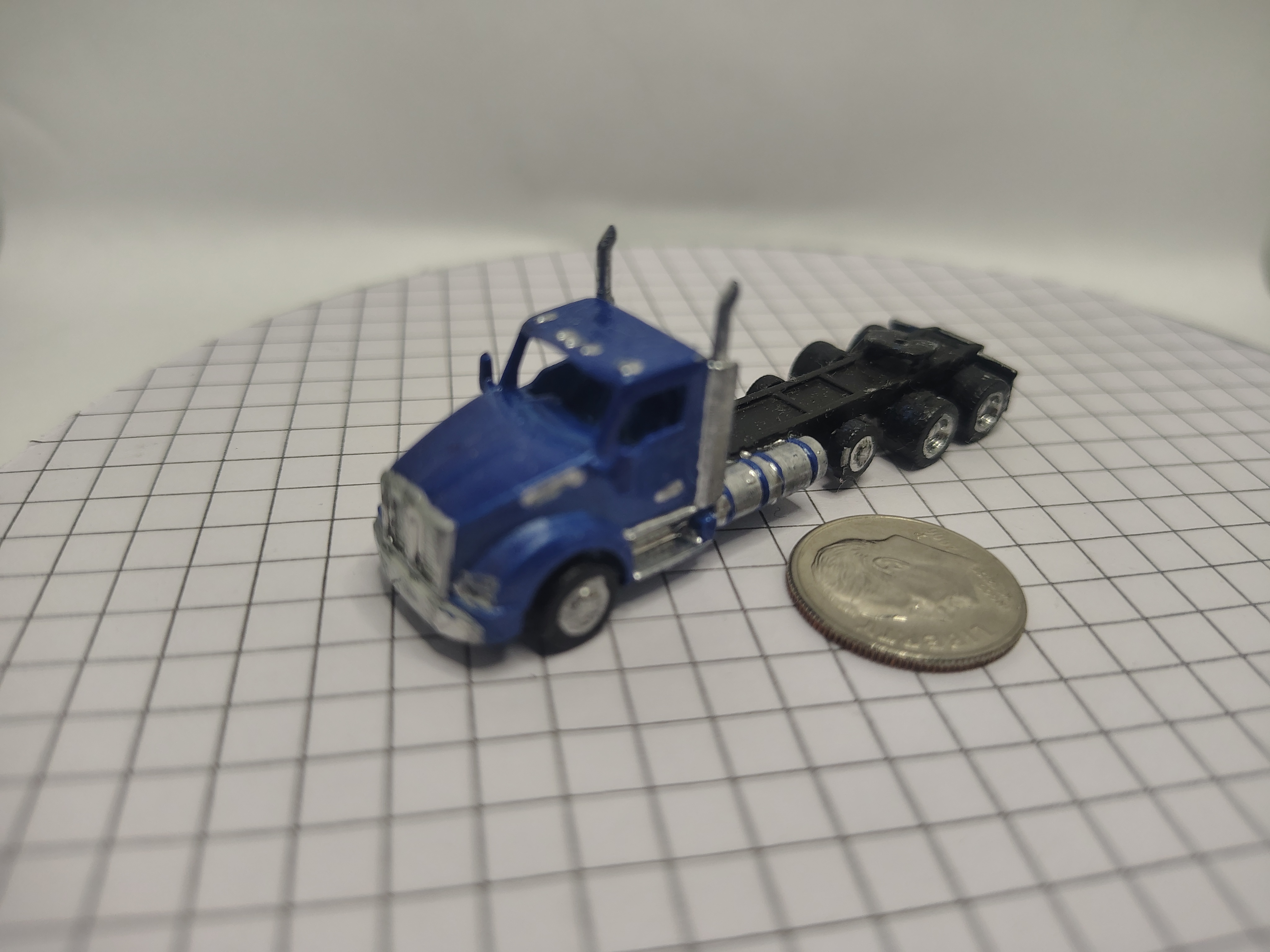 KW T-880 Daycab Triaxle 13