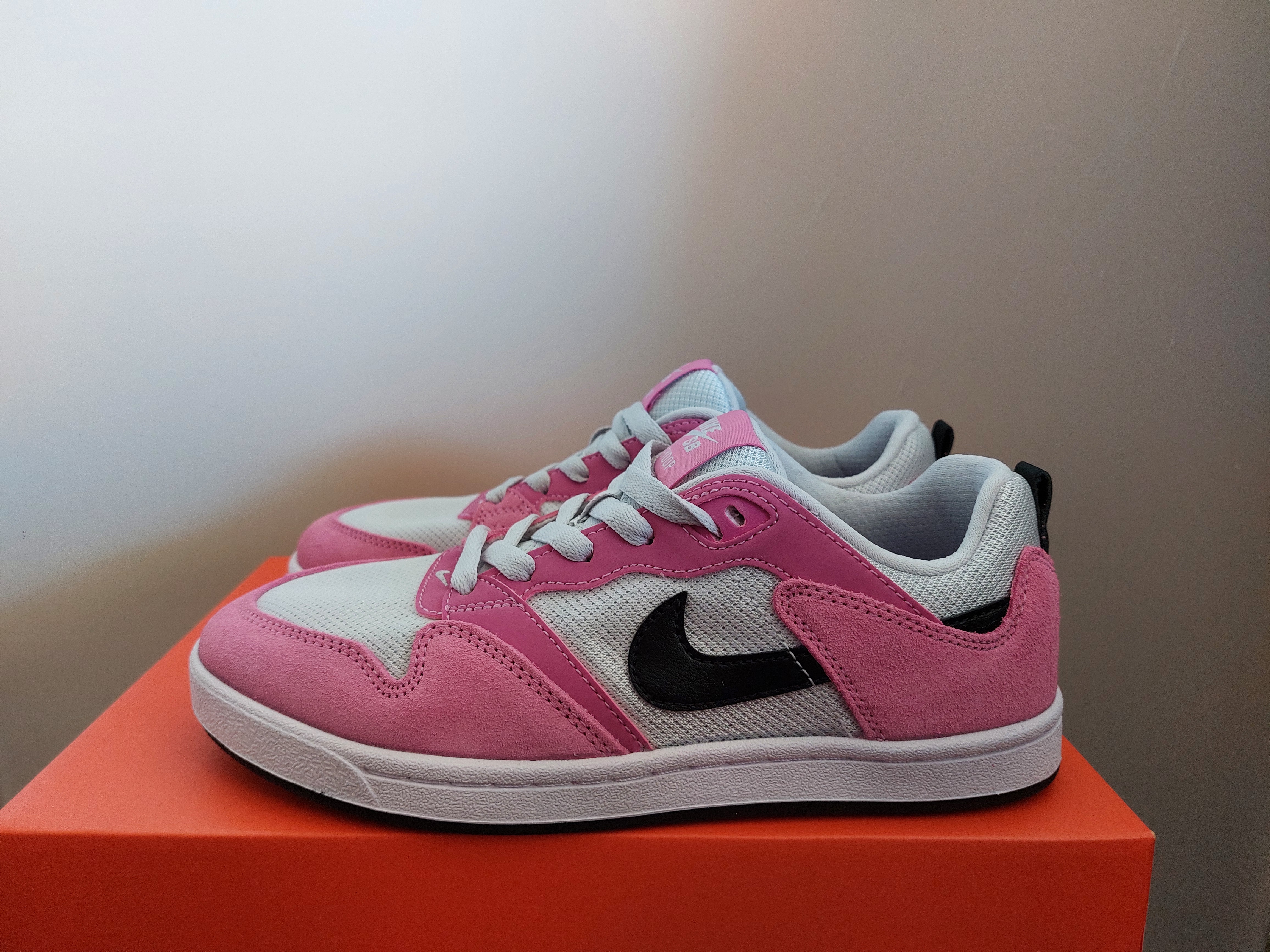 Nike Rose