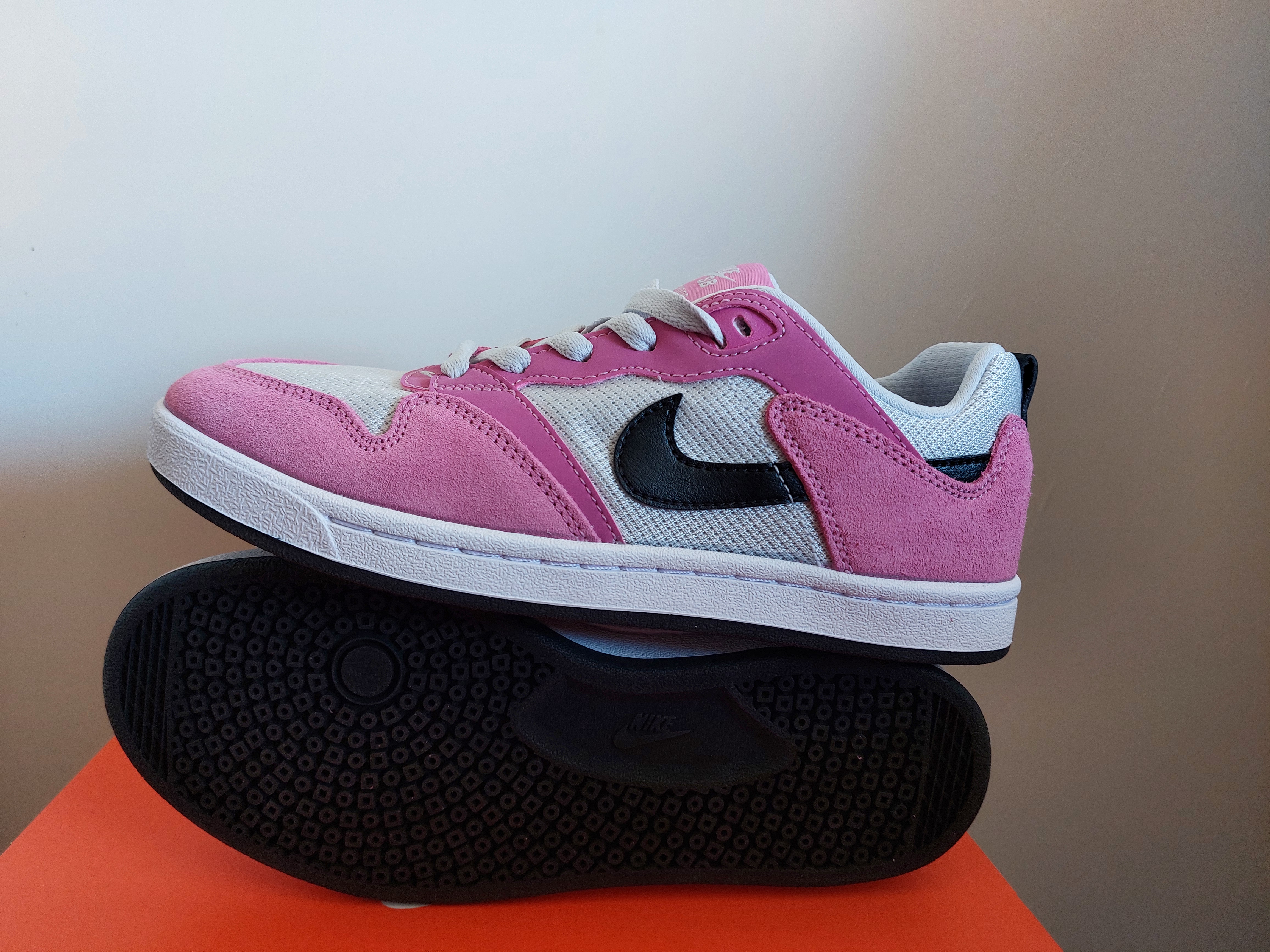 Nike Rose