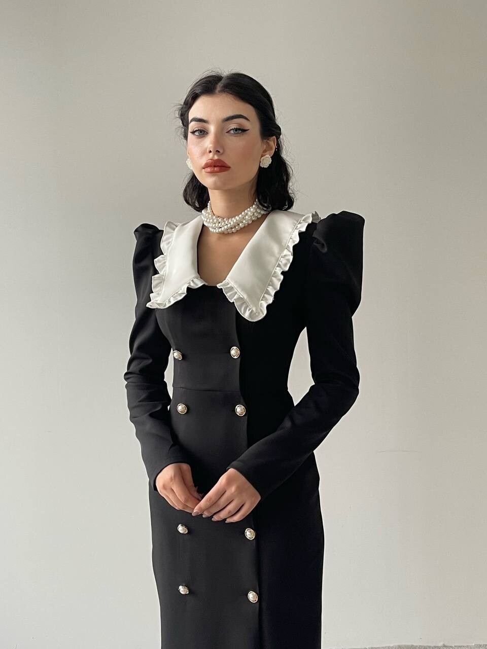 Juoda prabangi suknelė