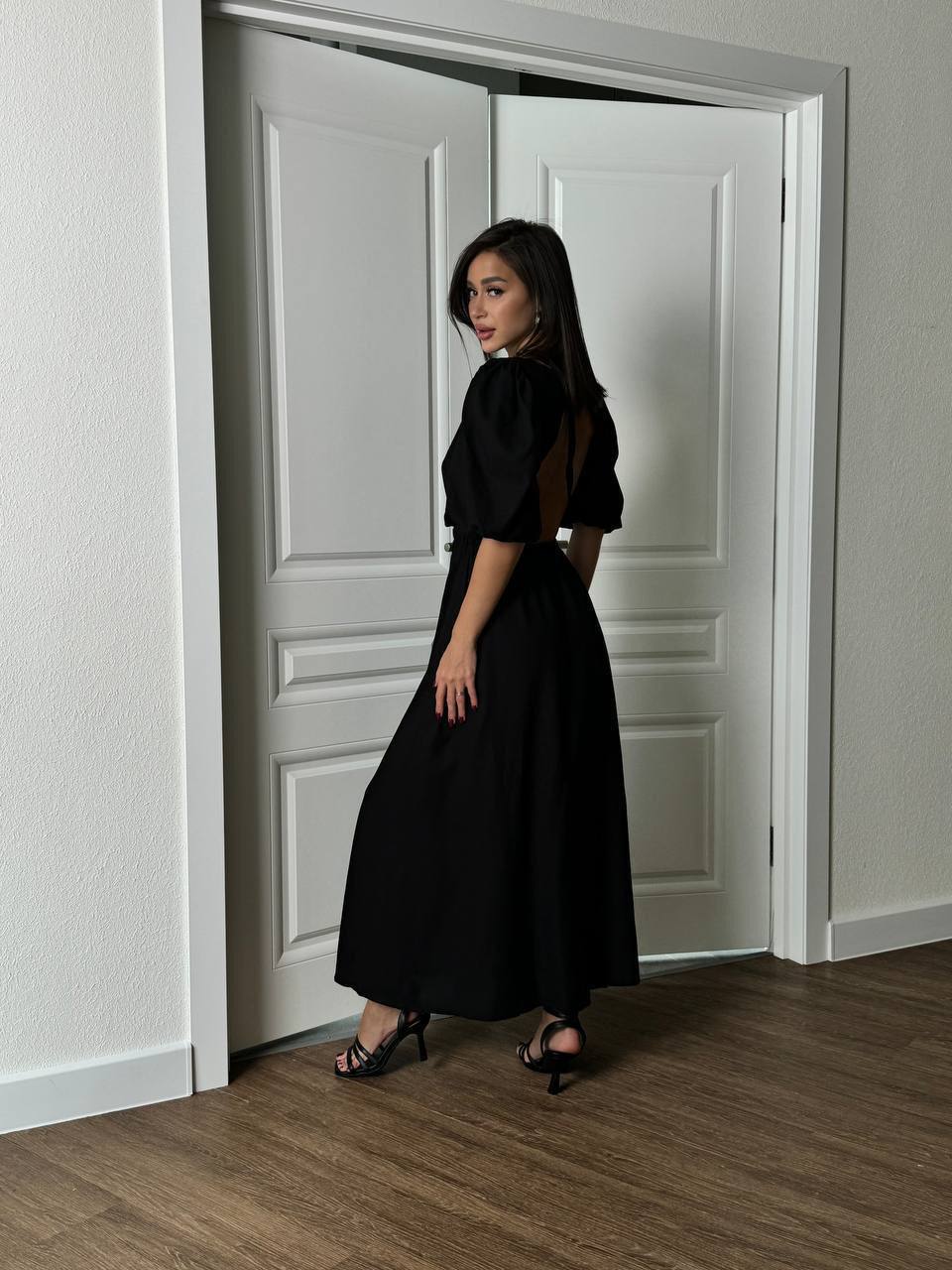 Juoda lino suknelė atvira nugara
