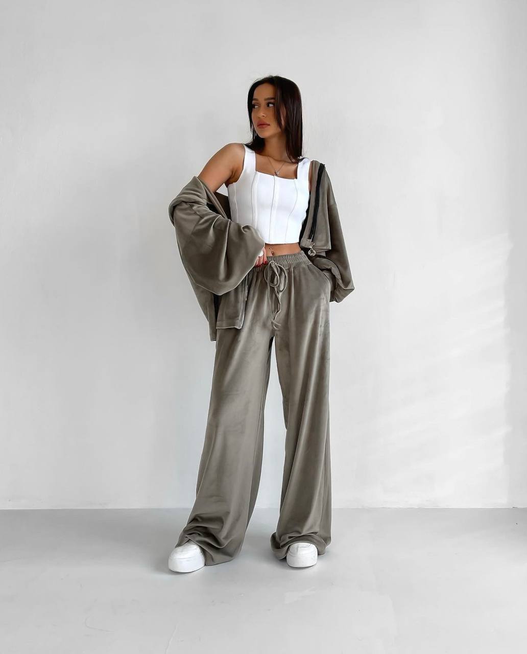 Kapučino spalvos veliūrinis komplektas