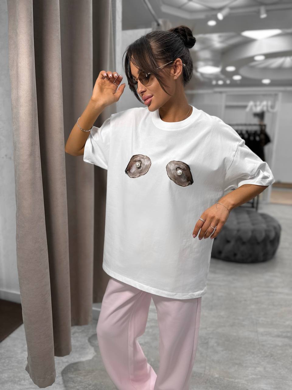 Balta palaidinė su austrėmis