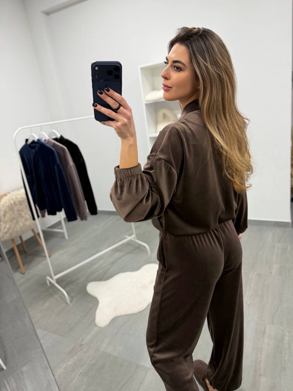 Šokolado spalvos veliūrinis komplektas