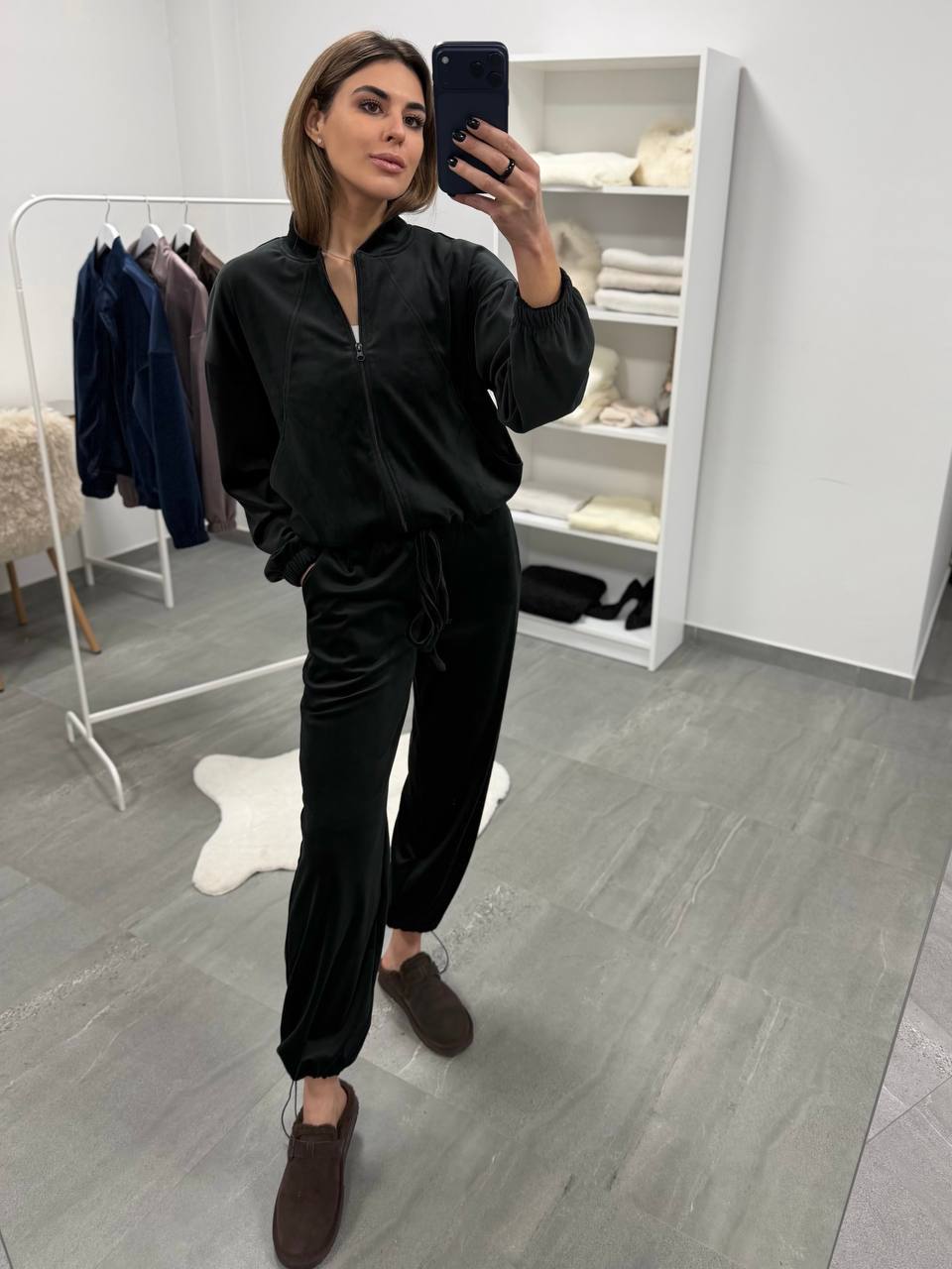 Juodas veliūrinis komplektas