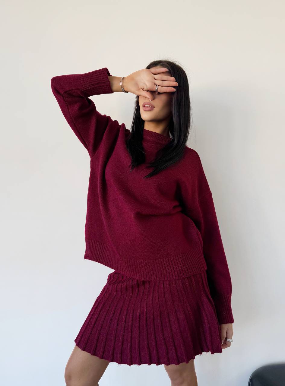 Bordo spalvos megztas komplektas