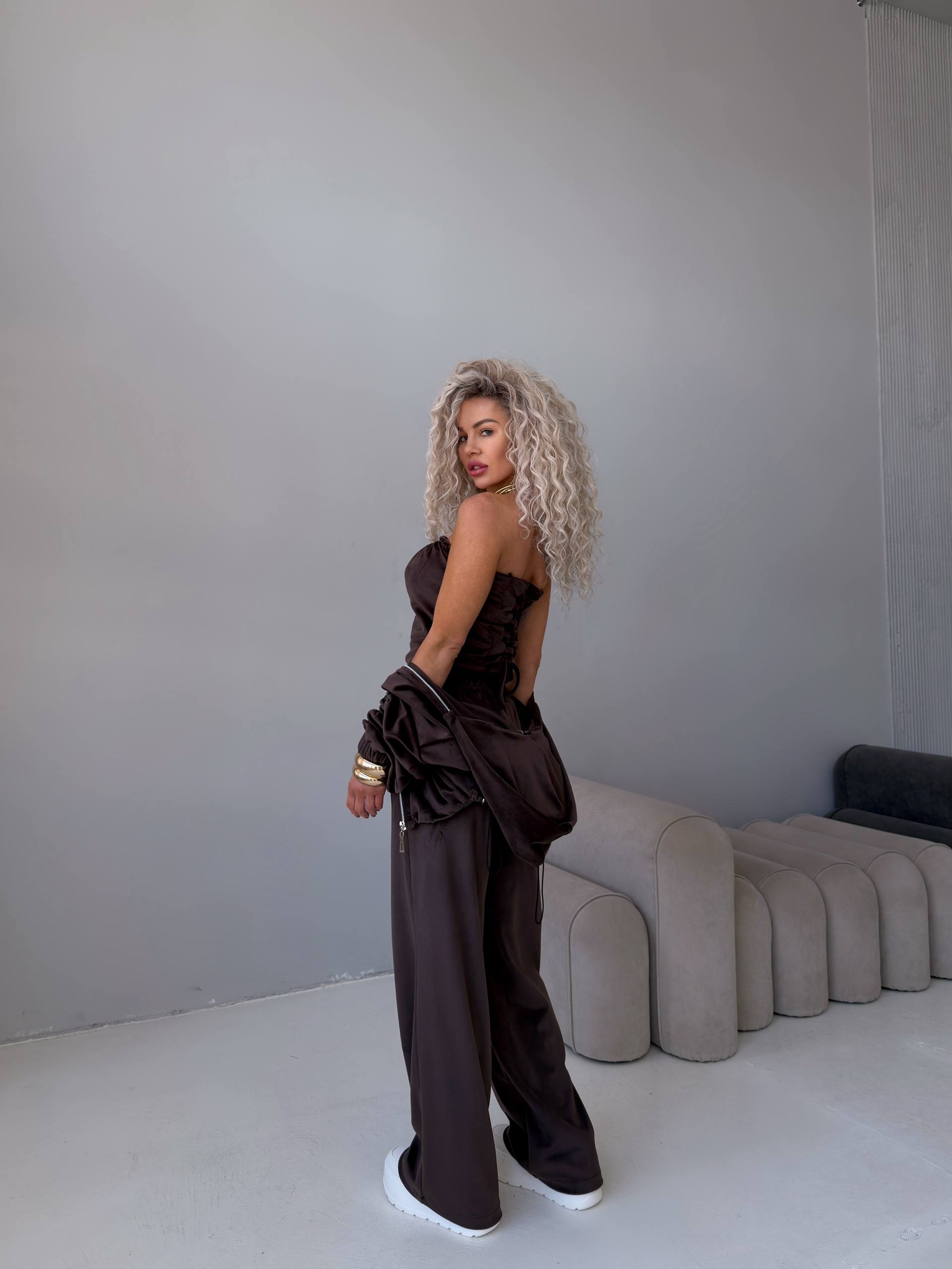 Šokolado spalvos 3-jų dalių veliūro komplektas