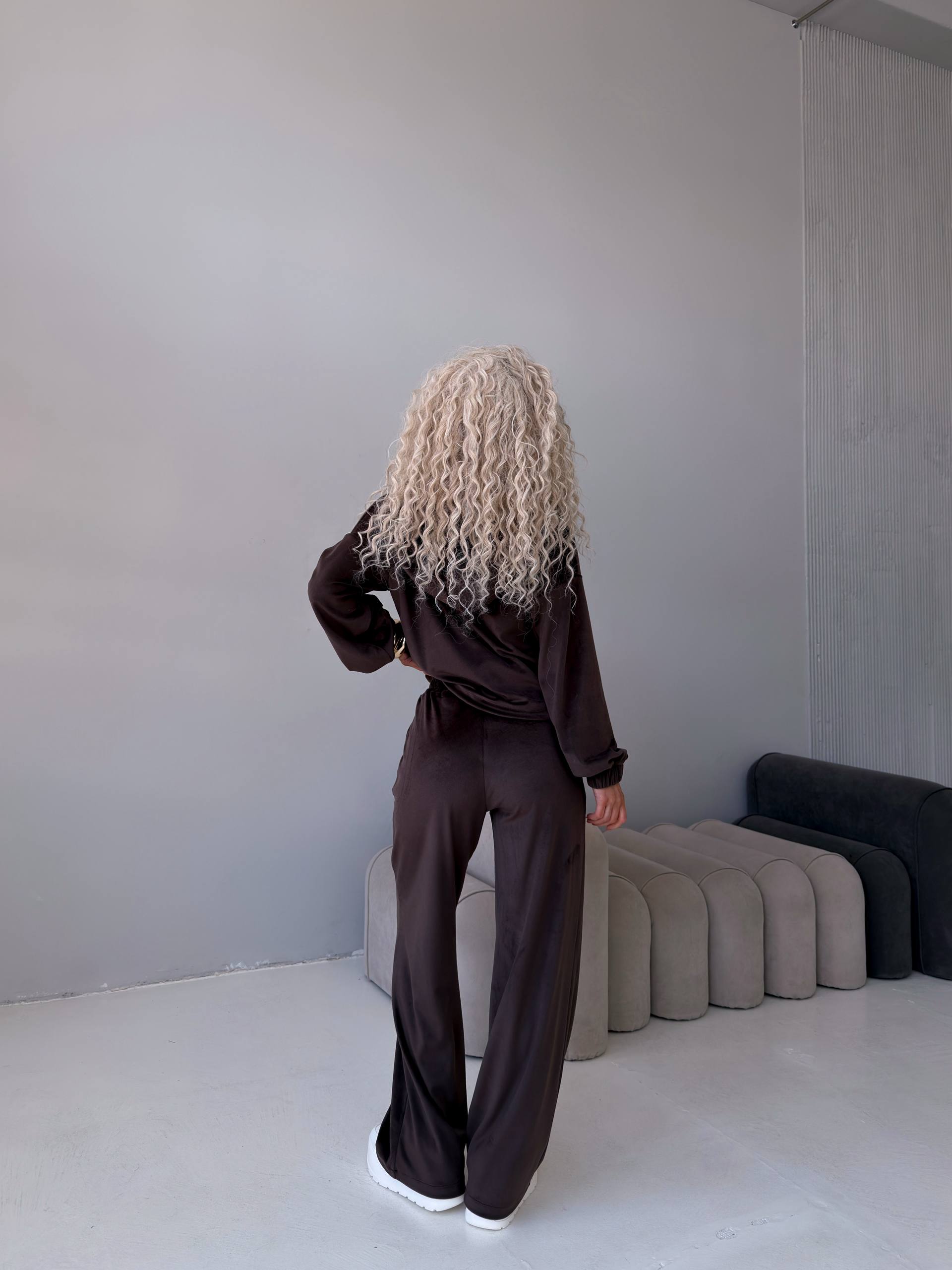 Šokolado spalvos 3-jų dalių veliūro komplektas