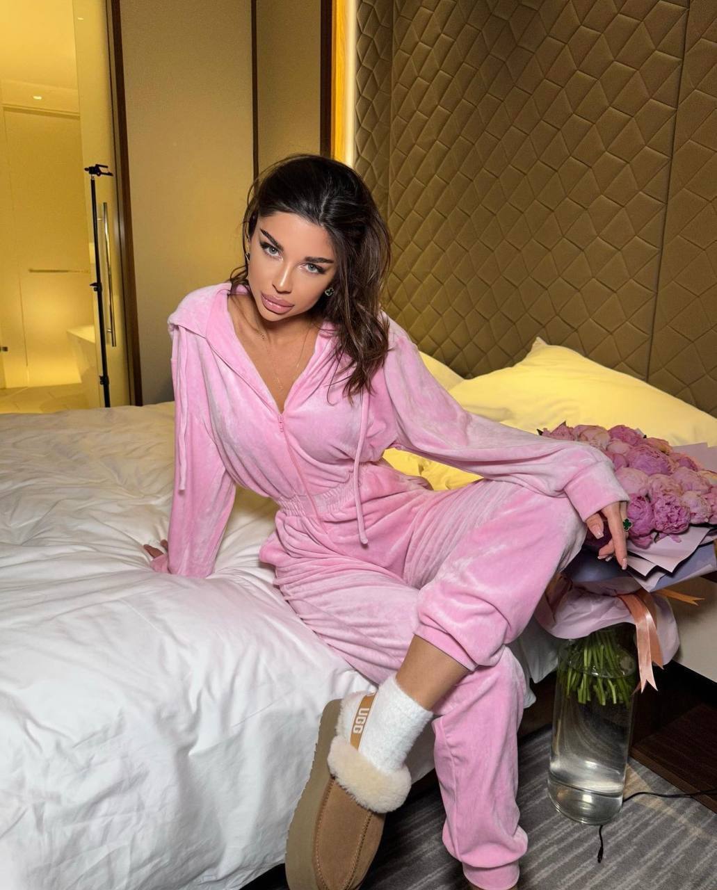 Šviesiai rožinis veliūro kombinezonas