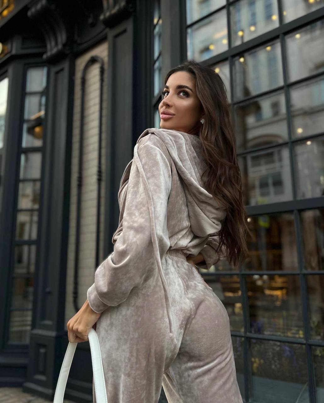 Smėlio spalvos veliūro kombinezonas