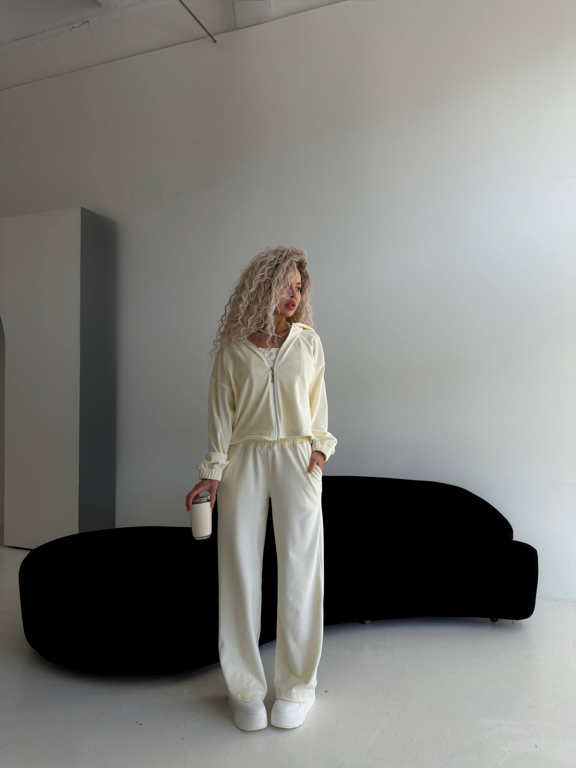 Kreminės spalvos 3-jų dalių veliūro komplektas