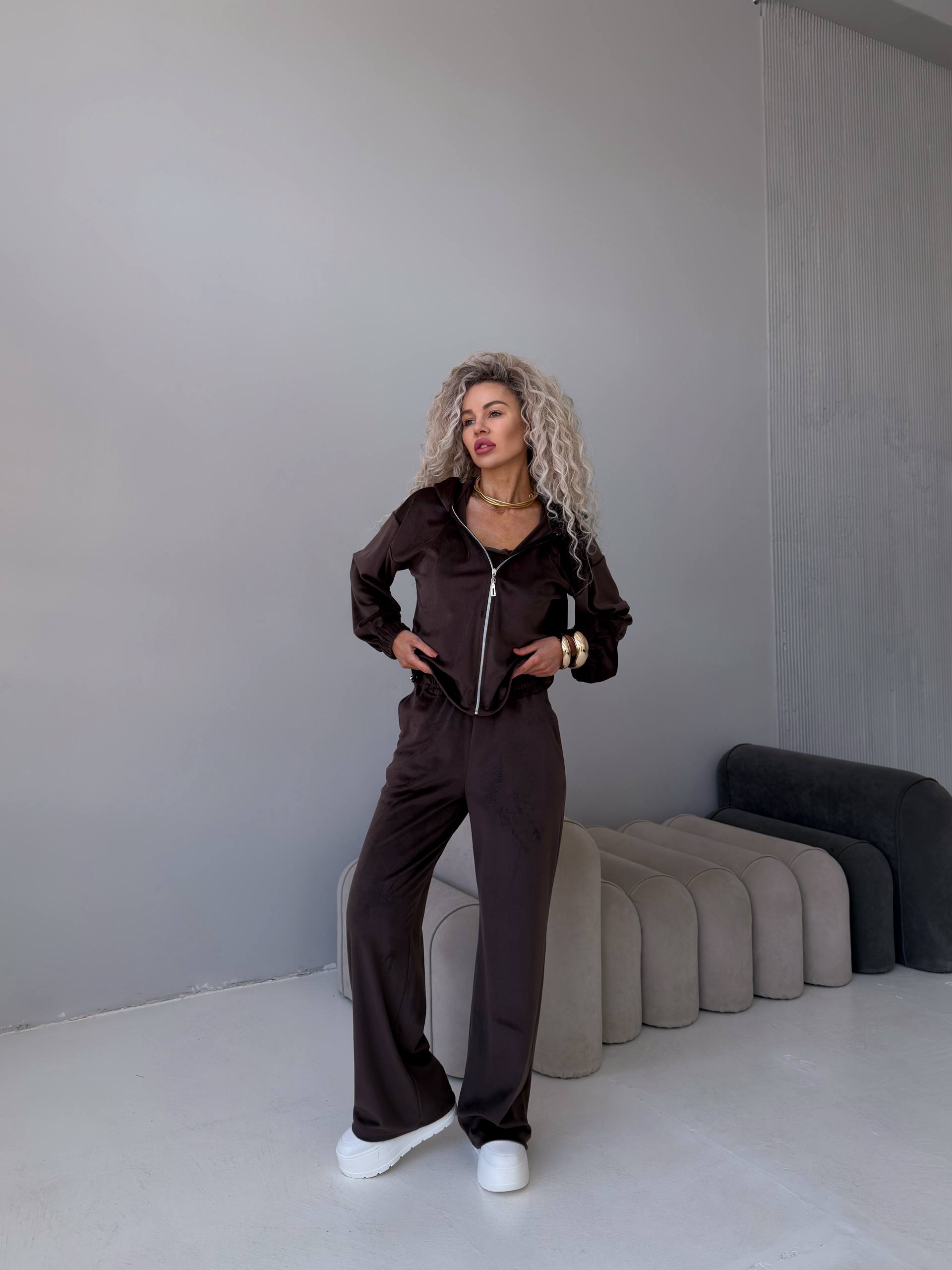 Šokolado spalvos 3-jų dalių veliūro komplektas