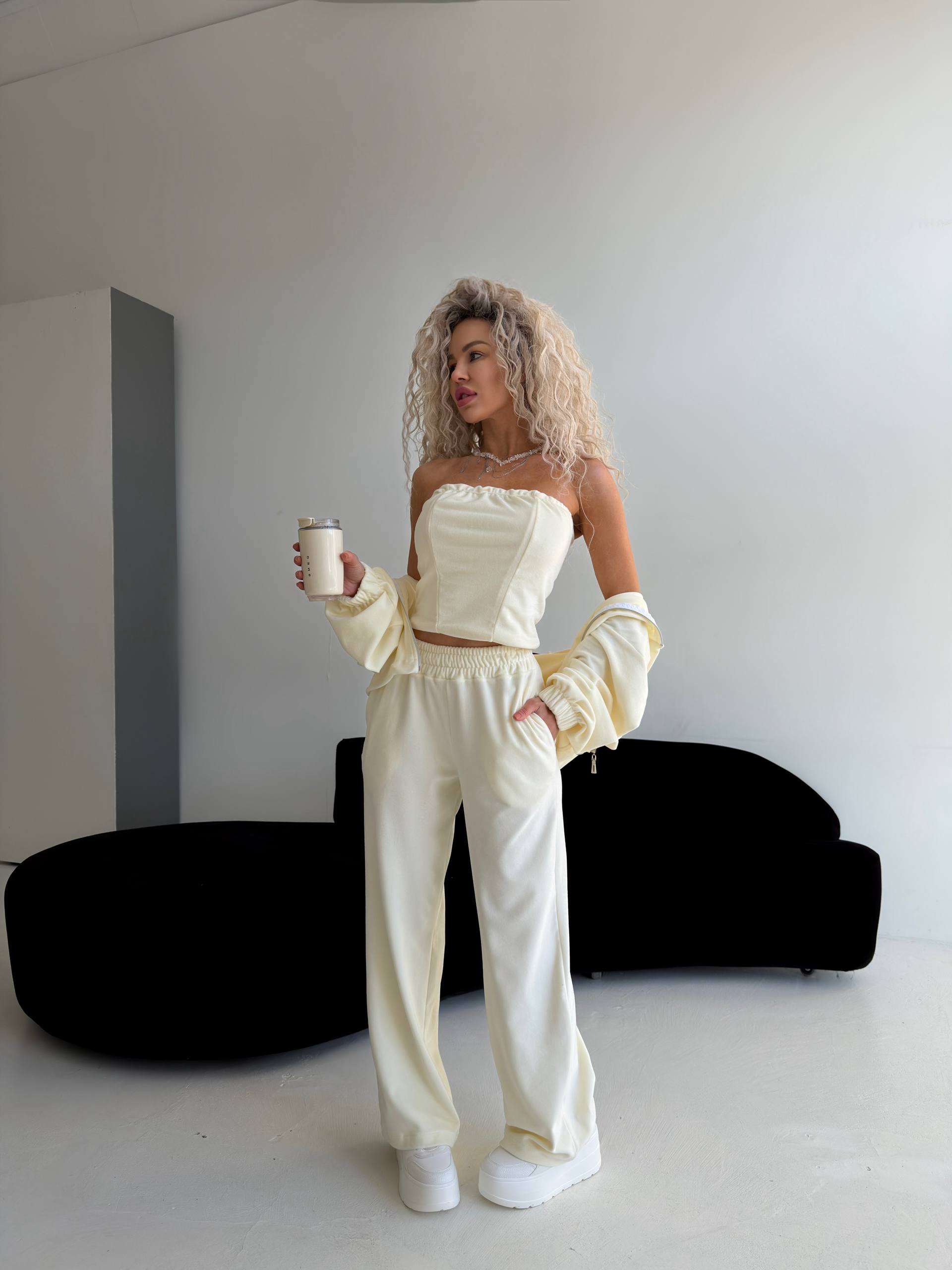 Kreminės spalvos 3-jų dalių veliūro komplektas