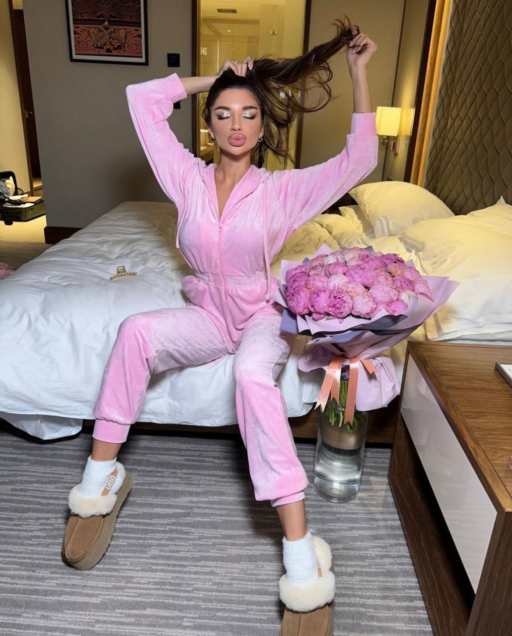 Šviesiai rožinis veliūro kombinezonas