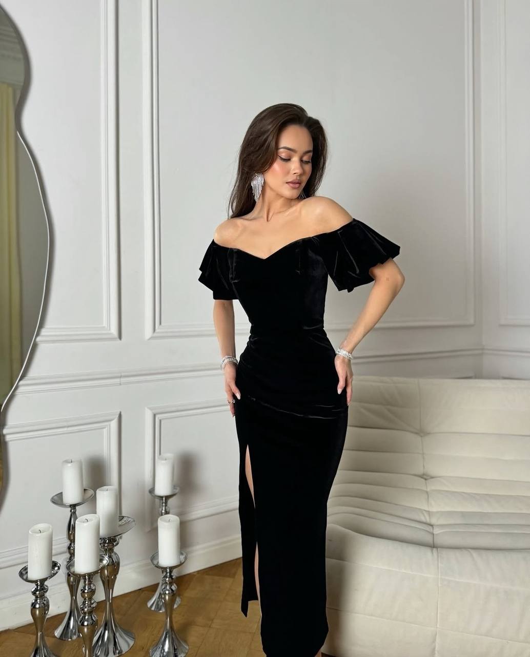 Juoda aksomo suknelė