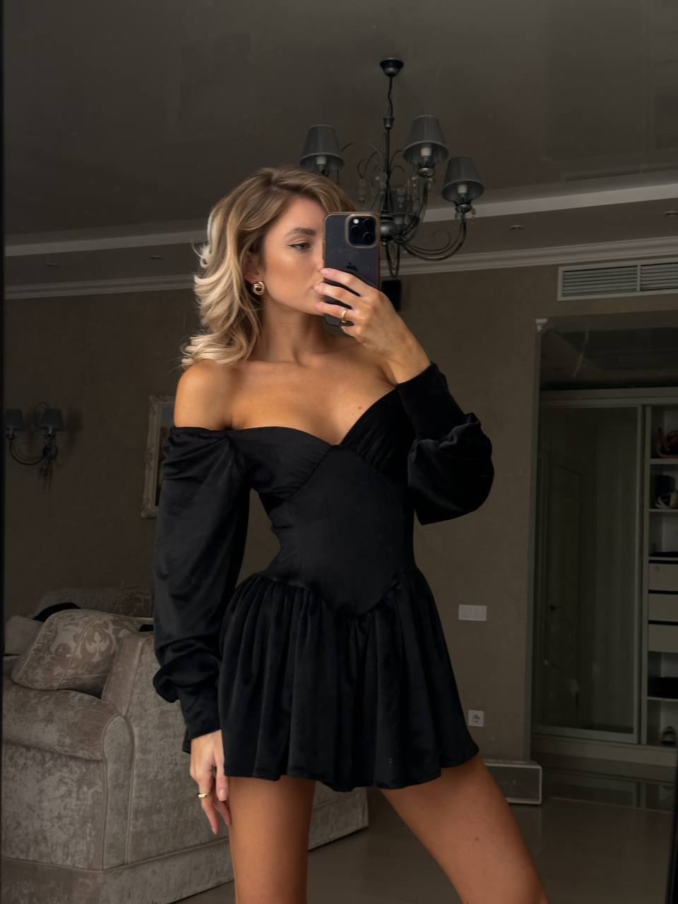 Juoda aksominė suknelė / kombinezonas