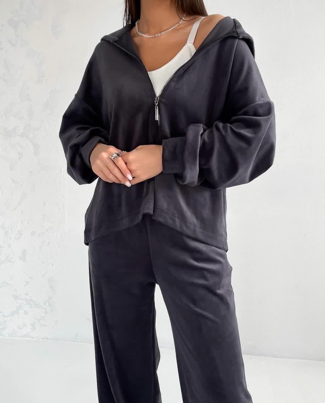 Juodas veliūrinis komplektas