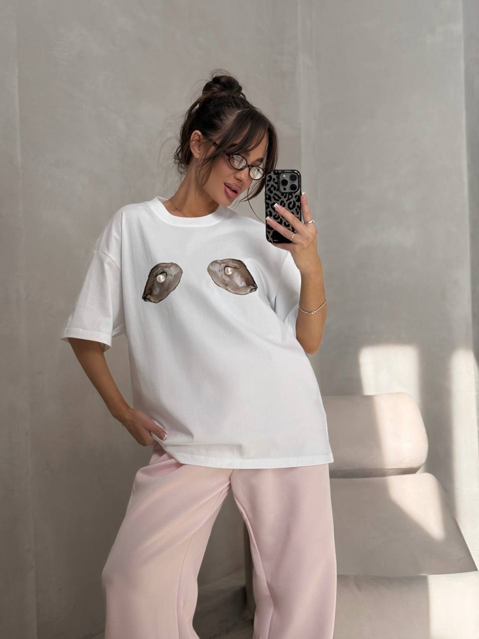 Balta palaidinė su austrėmis