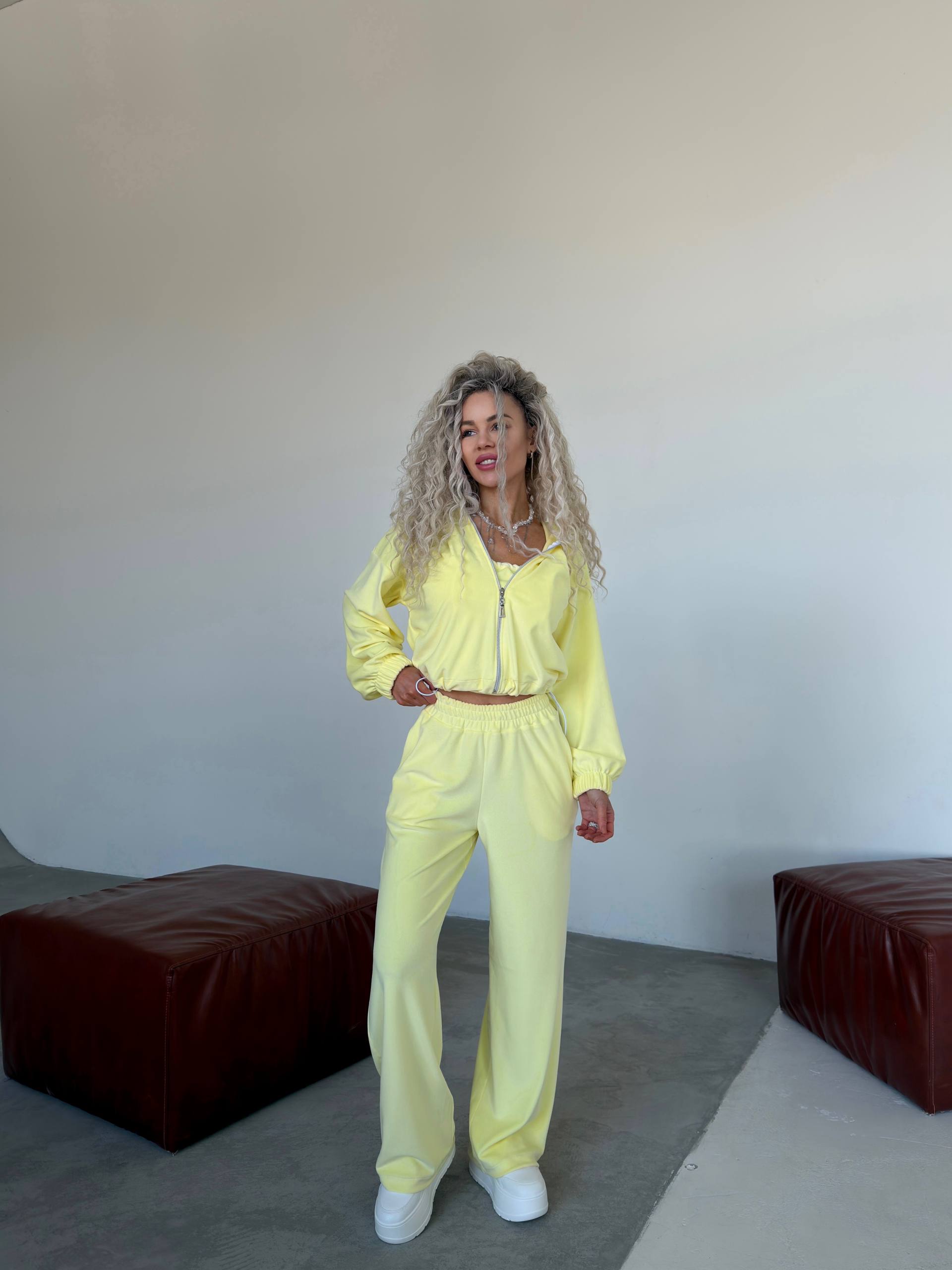 Šviesiai geltonas 3-jų dalių veliūro komplektas