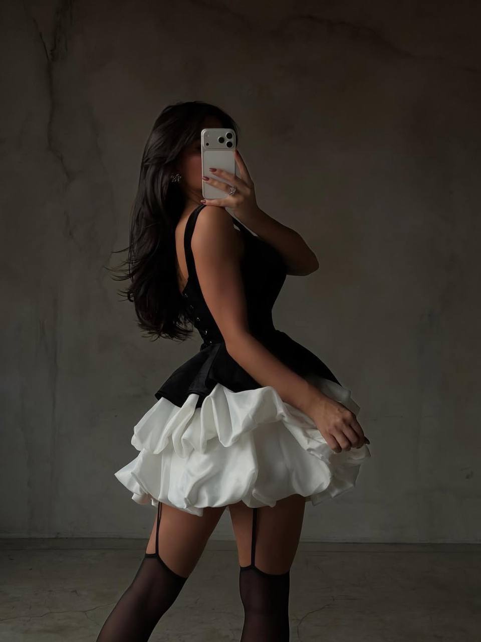 Juoda-balta prabangi suknelė-komplektas