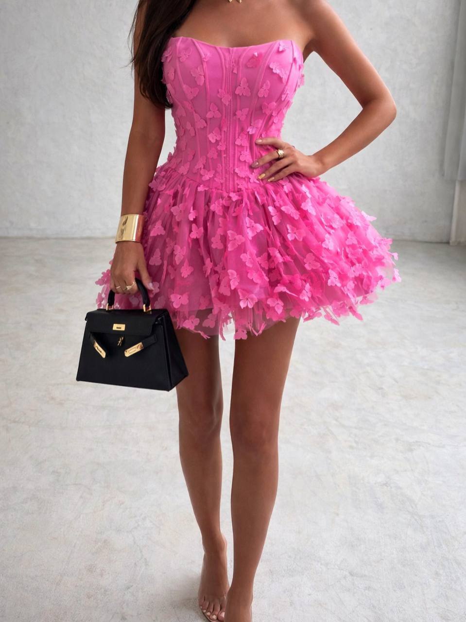 Rožinė prabangi suknelė dekoruota drugeliais