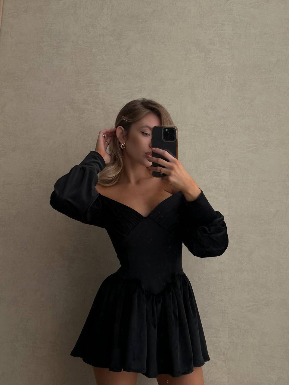 Juoda aksominė suknelė / kombinezonas