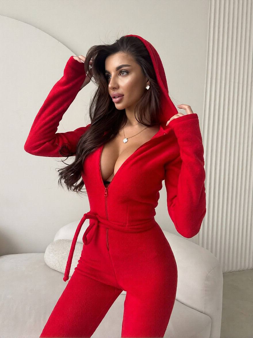 Raudonas stilingas veliūro kombinezonas