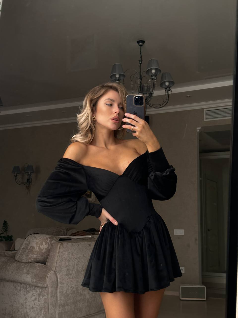 Juoda aksominė suknelė / kombinezonas