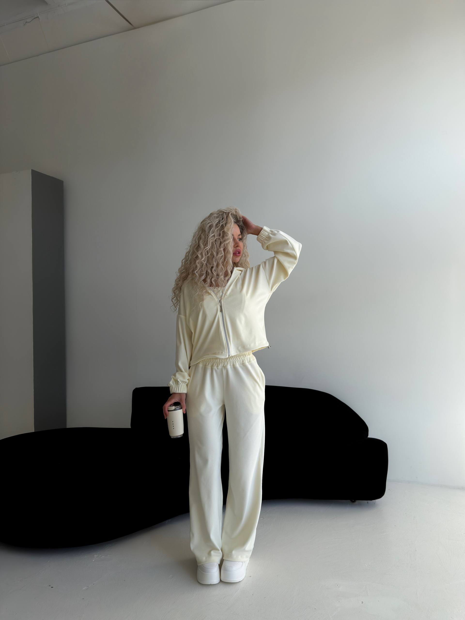 Kreminės spalvos 3-jų dalių veliūro komplektas