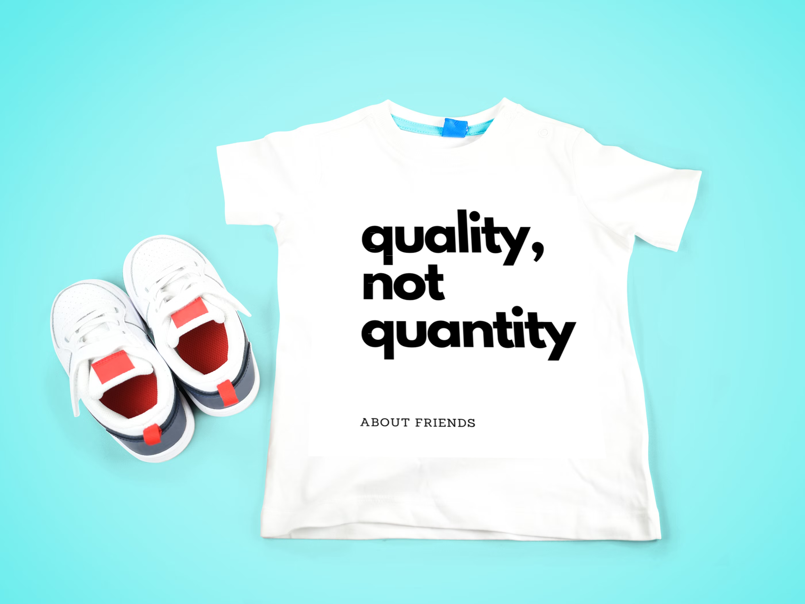 T-shirt com frase sobre amigos