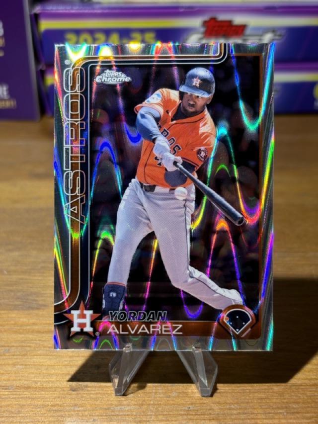 2025 Topps Chrome - Raywave Refractors - Yordan Alvarez - Houston Astros - 267