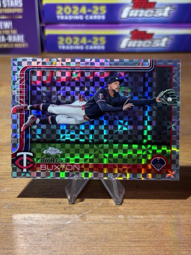 2025 Topps Chrome - X-Fractors - Byron Buxton - Minnesota Twins - 172