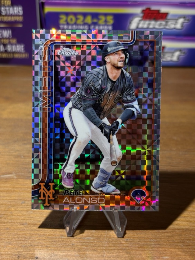 2025 Topps Chrome - X-Fractors - Pete Alonso - New York Mets - 136