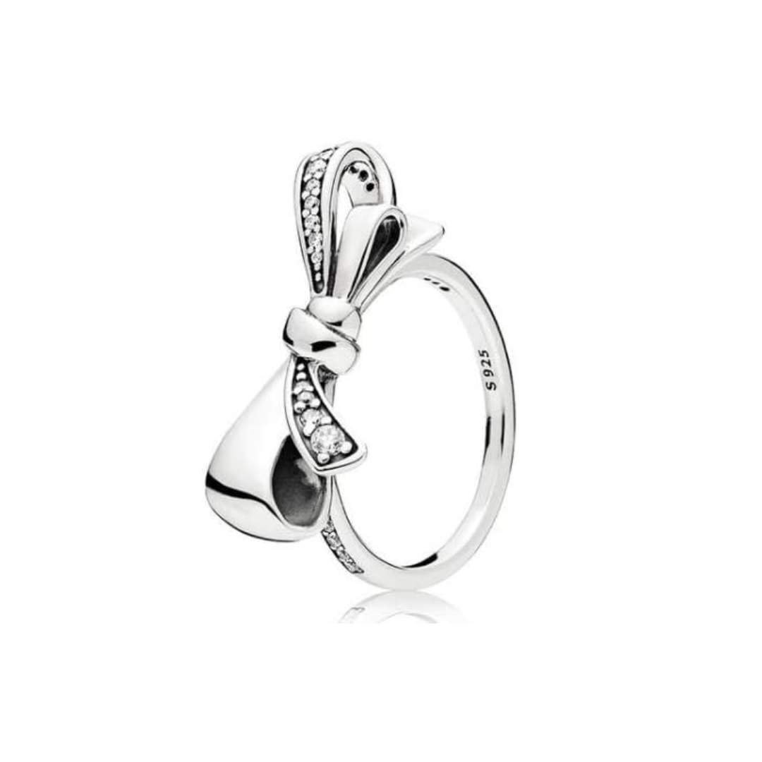 Anillo lazo brillante con anillos de cristal