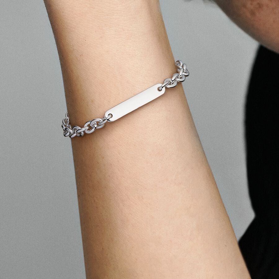 Pulsera con placa de plata 