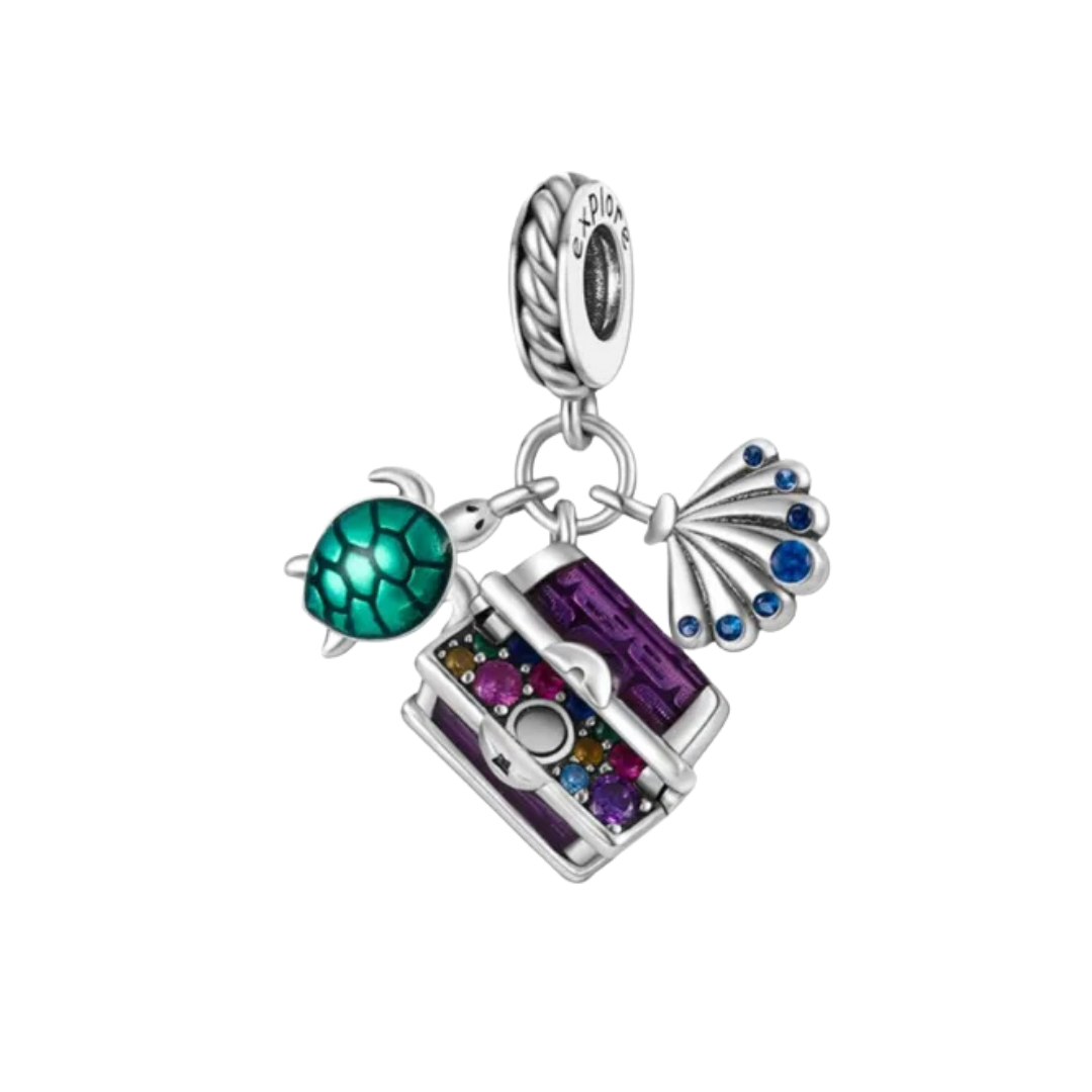Charm colgante cofre, estrella y concha 