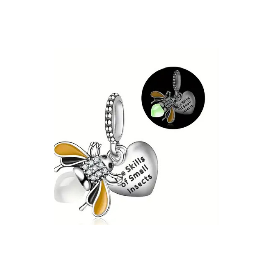 Charm luciérnaga con alas amarillas