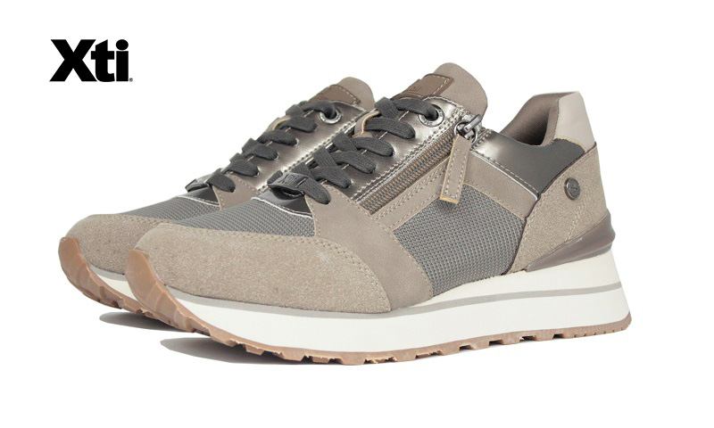 Deportiva vestida color taupe con cuña baja