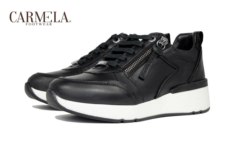 Sneaker de piel color negro con piso blanco