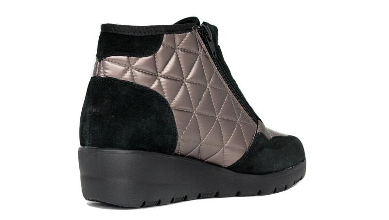 Botines 30 ́s con el lateral guateado en cobre